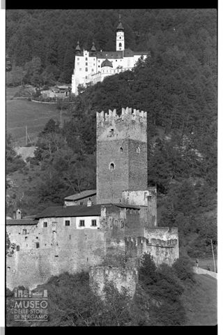 Il castello del Principe  e l'abbazia di Monte Maria in Val Venosta