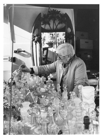 Una bancarella alla Fiera di Sinigaglia a Milano