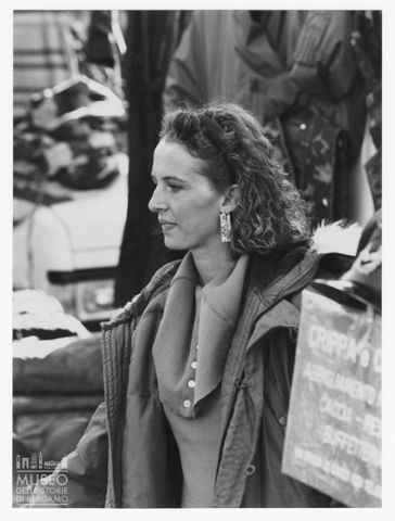 Ritratto di donna al mercato di Cantù