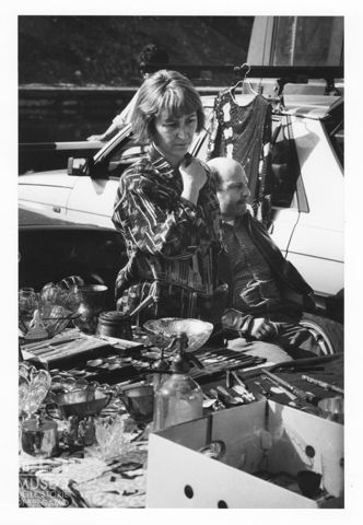 Una bancarella alla Fiera di Sinigaglia a Milano