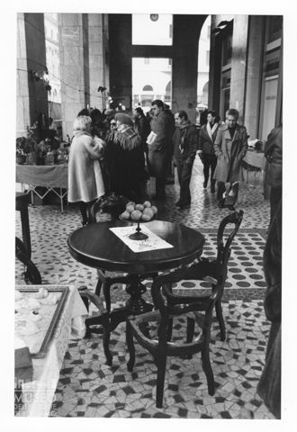 Un mercatino dell'antiquariato a Brescia