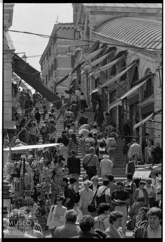 Sul Ponte di Rialto a Venezia