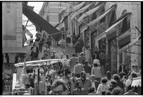 Sul Ponte di Rialto a Venezia