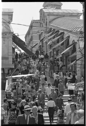 Sul Ponte di Rialto a Venezia