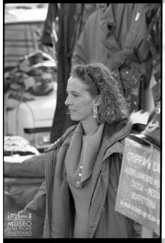 Ritratto di donna al mercato di Cantù