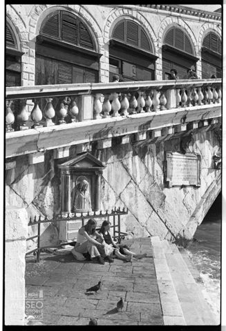 Nei pressi del Ponte di Rialto a Venezia