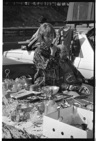 Una bancarella alla Fiera di Sinigaglia a Milano