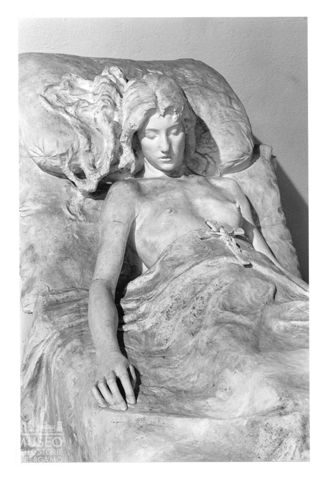 Il monumento funebre di Enrico Butti dedicato a Isabella Casati nel Cimitero Monumentale di Milano