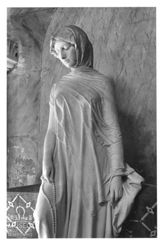 Una scultura di Vincenzo Vela nell'Oratorio di San Felice nel cimitero di Velate