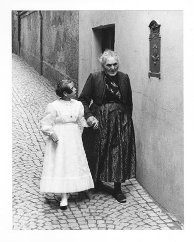 Ritratto di una signora con una bambina a Premana
