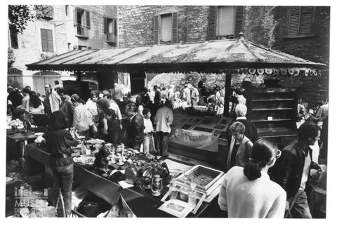 Mercatino dell'antiquariato in piazzetta Luigi Angelini a Bergamo