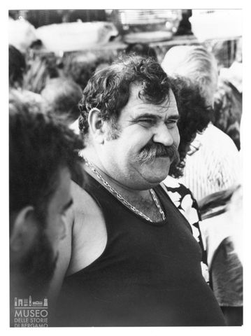 Ritratto d'uomo alla Sagra Regionale degli Uccelli ad Almenno San Salvatore
