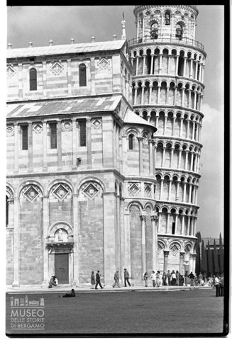 Scorcio della piazza del Duomo di Pisa
