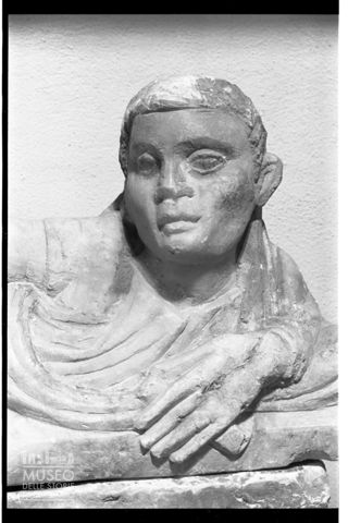Particolare di una scultura presso il Museo Mario Guarnacci di Volterra