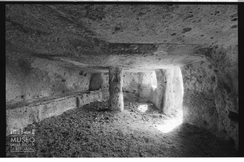 Una tomba della necropoli di Poggio Buco a Pitigliano