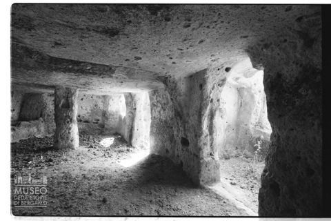 Una tomba della necropoli di Poggio Buco a Pitigliano