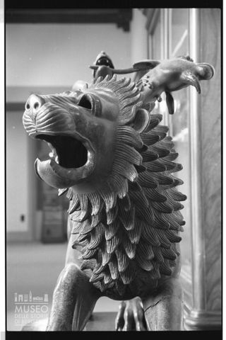 La Chimera di Arezzo presso il Museo Archeologico di Firenze