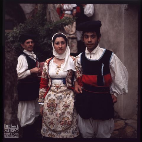 Ritratto di coppia in costume sardo