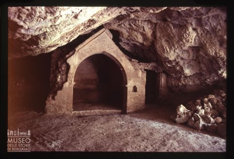 Grotta dei Frati a Fiastra