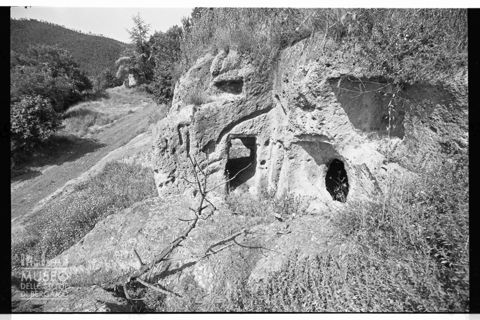Una tomba della necropoli di Poggio Buco a Pitigliano