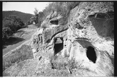 Una tomba della necropoli di Poggio Buco a Pitigliano