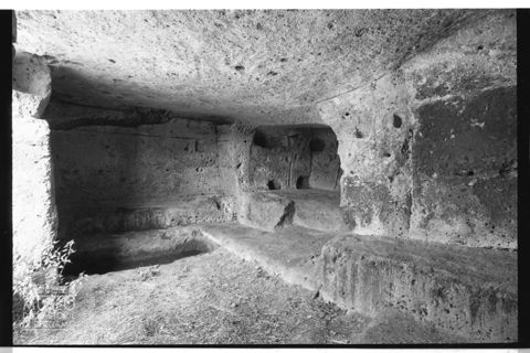 Una tomba della necropoli di Poggio Buco a Pitigliano