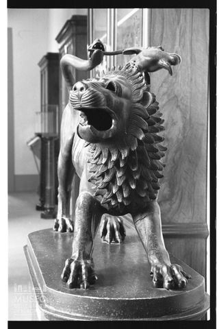 La Chimera di Arezzo presso il Museo Archeologico di Firenze