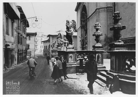 Scena di vita quotidiana a Ponte San Pietro