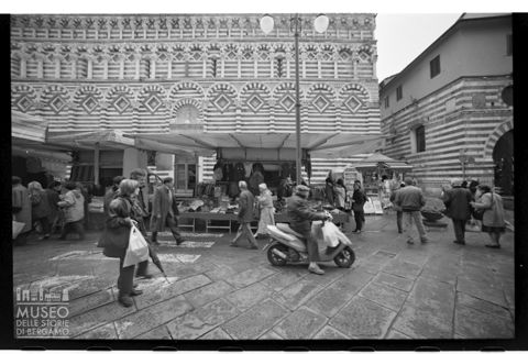 Scena di mercato a Pistoia