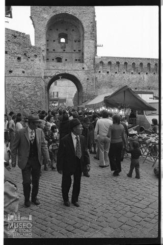 Folla alla fiera di San Settimio a Jesi