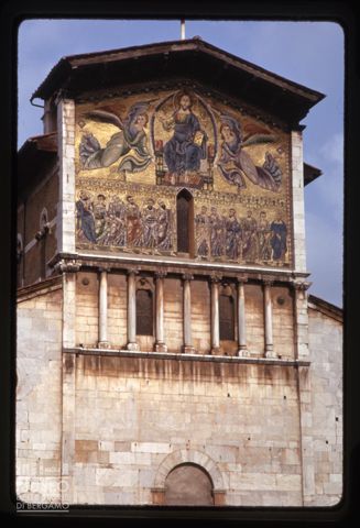 La facciata della basilica di San Frediano a Lucca