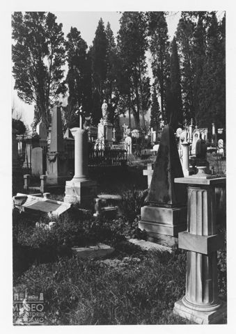 Tombe in un cimitero di Firenze