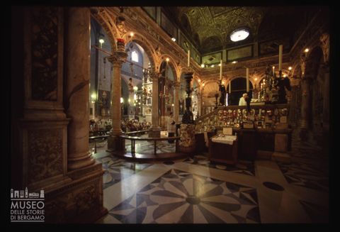 Funzione religiosa nella cappella di Sant'Antonio di Padova