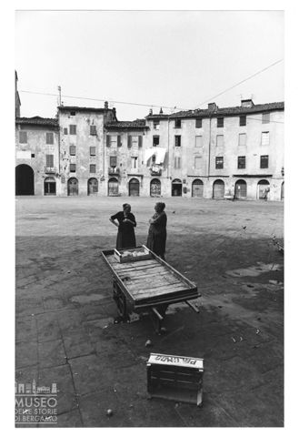 La piazza dell'Anfiteatro a Lucca