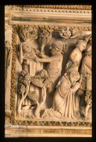 Particolare scultoreo dell'arca di San Pietro Martire a Milano