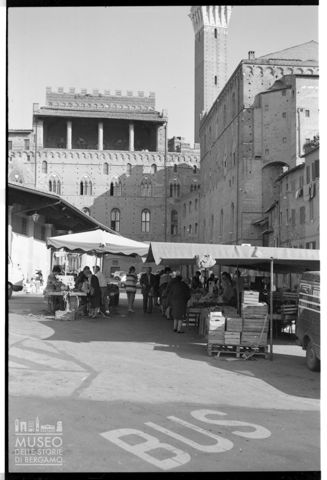 La piazza Mercato a Siena