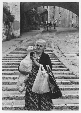 Scena di vita quotidiana in via Appia a Perugia