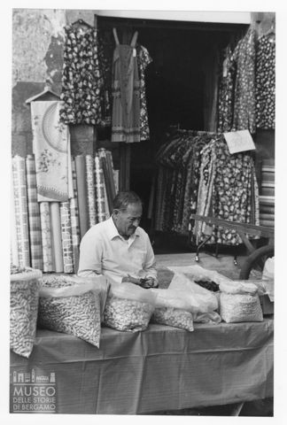 Mercato in piazza del Popolo a Orvieto