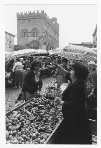 Mercato in piazza del Popolo a Orvieto