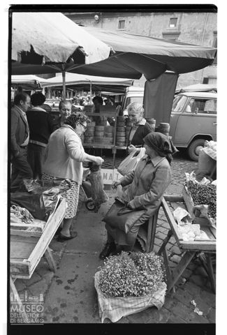Mercato in piazza del Popolo ad Orvieto