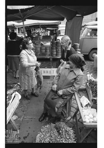 Mercato in piazza del Popolo ad Orvieto