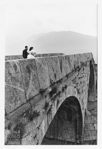 Coppia di sposi sul Ponte di Ganda a Morbegno