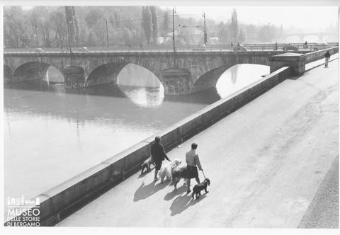 Passeggio lungo i Murazzi a Torino