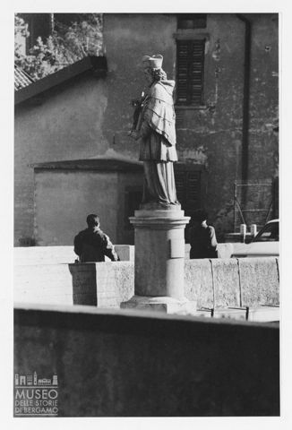La scultura raffigurante San Giovanni Nepomuceno sul ponte di Gorle