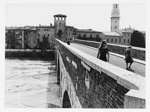 Scorcio sul Ponte Pietra a Verona