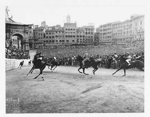 La corsa del Palio di Siena