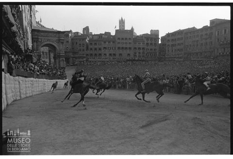 La corsa del Palio di Siena