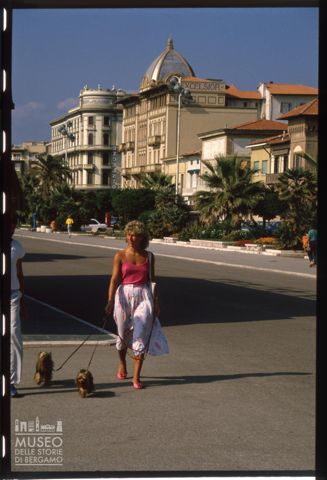 Passeggiata sul Lungomare di Viareggio