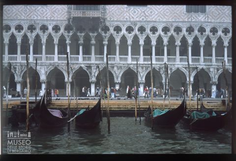 Gondole davanti Palazzo Ducale a Venezia