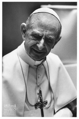 Ritratto di papa Paolo VI durante un'udienza nell'Aula Paolo VI in Vaticano